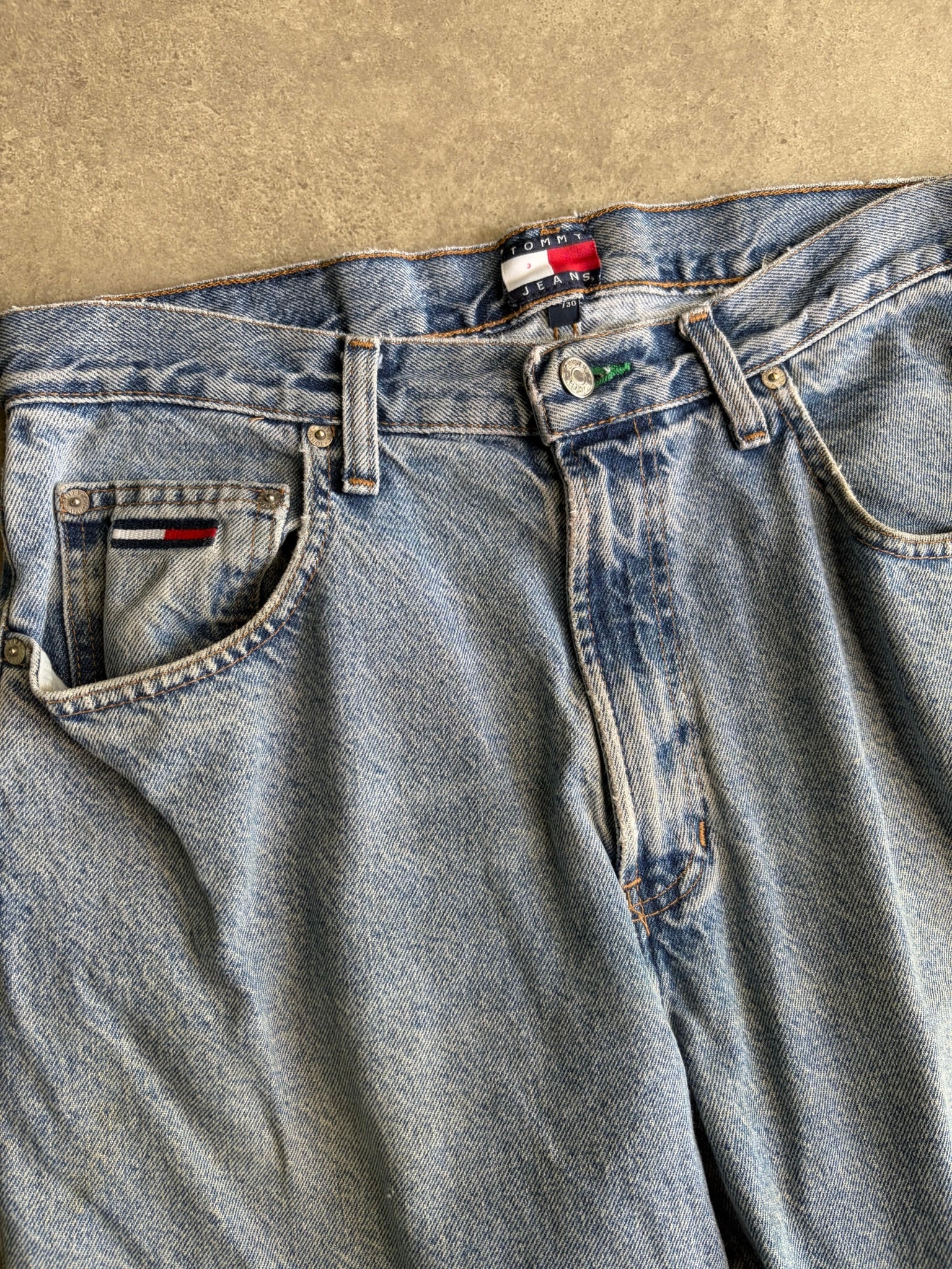 ג׳ינס Tommy Hilfiger רחב וינטג׳ - 32