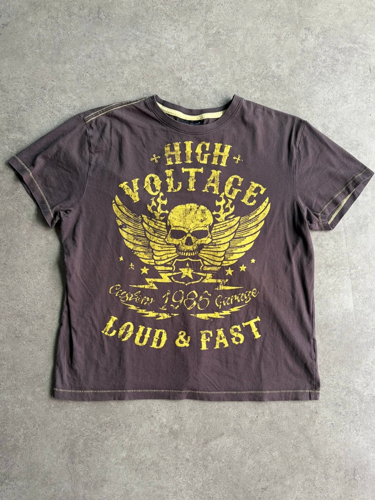 טי שירט גרפית High Voltage וינטג׳ - L