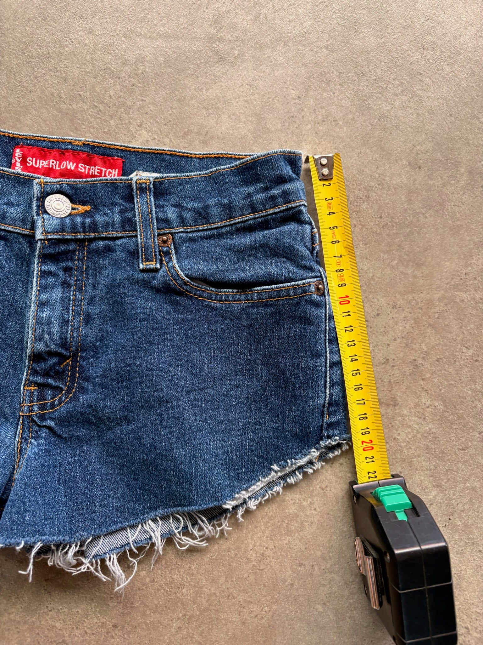 שורטס ג׳ינס Levi's 518 Superlow וינטג׳ - 24