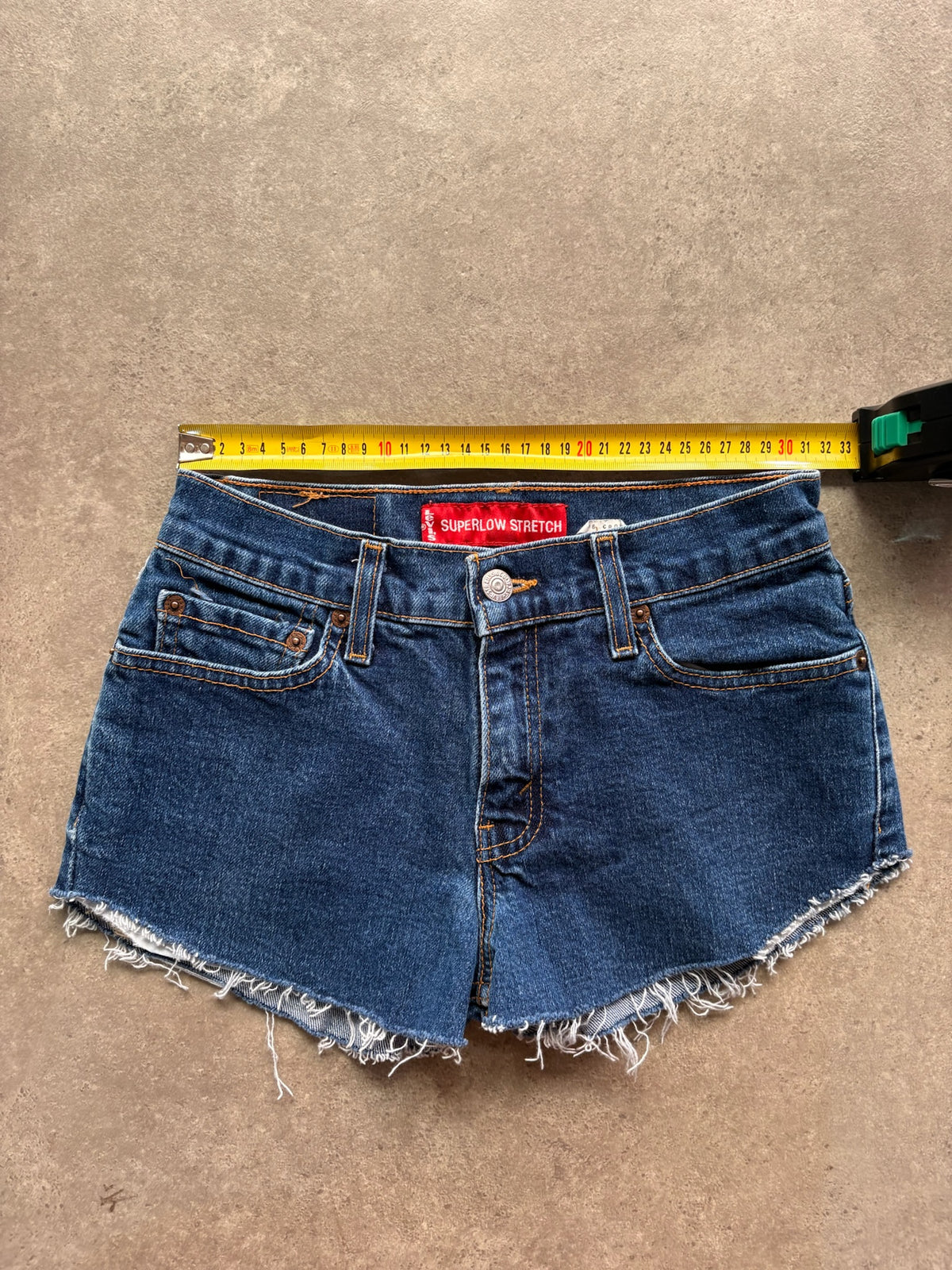 שורטס ג׳ינס Levi's 518 Superlow וינטג׳ - 24