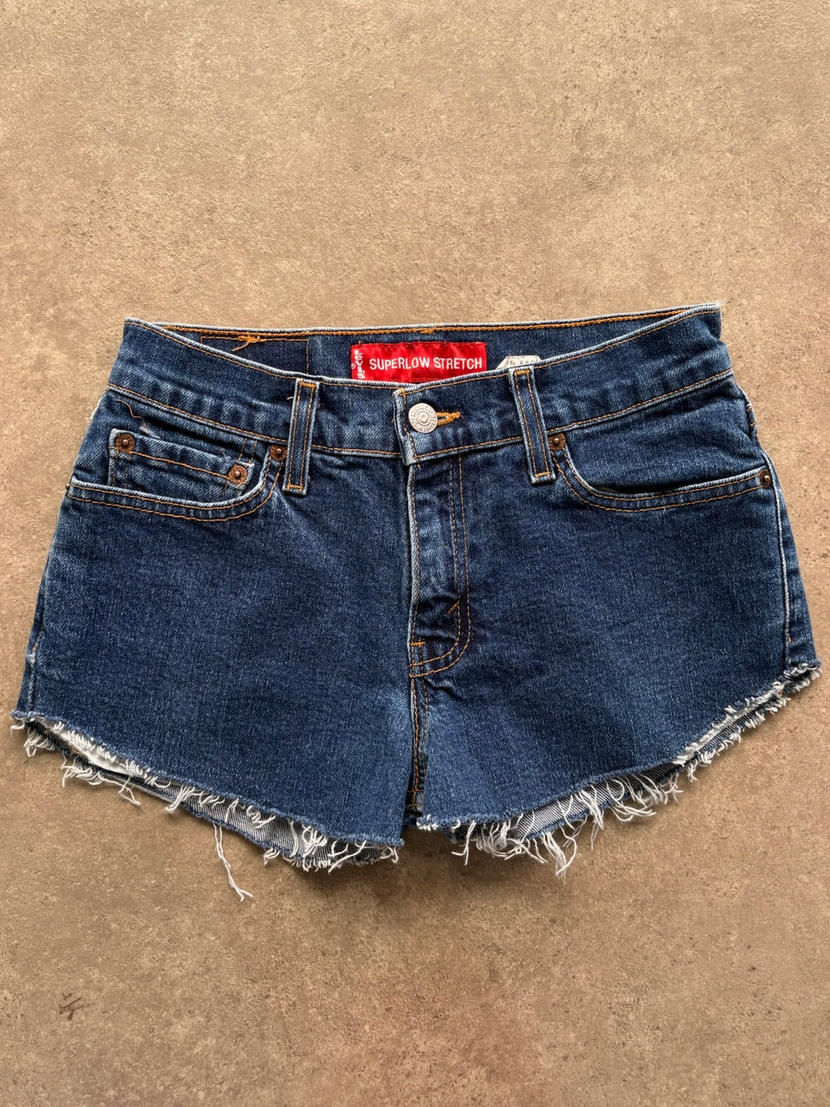 שורטס ג׳ינס Levi's 518 Superlow וינטג׳ - 24