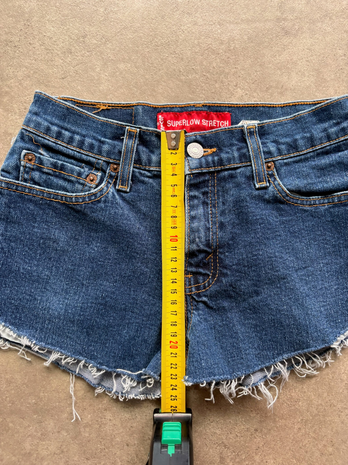 שורטס ג׳ינס Levi's 518 Superlow וינטג׳ - 24