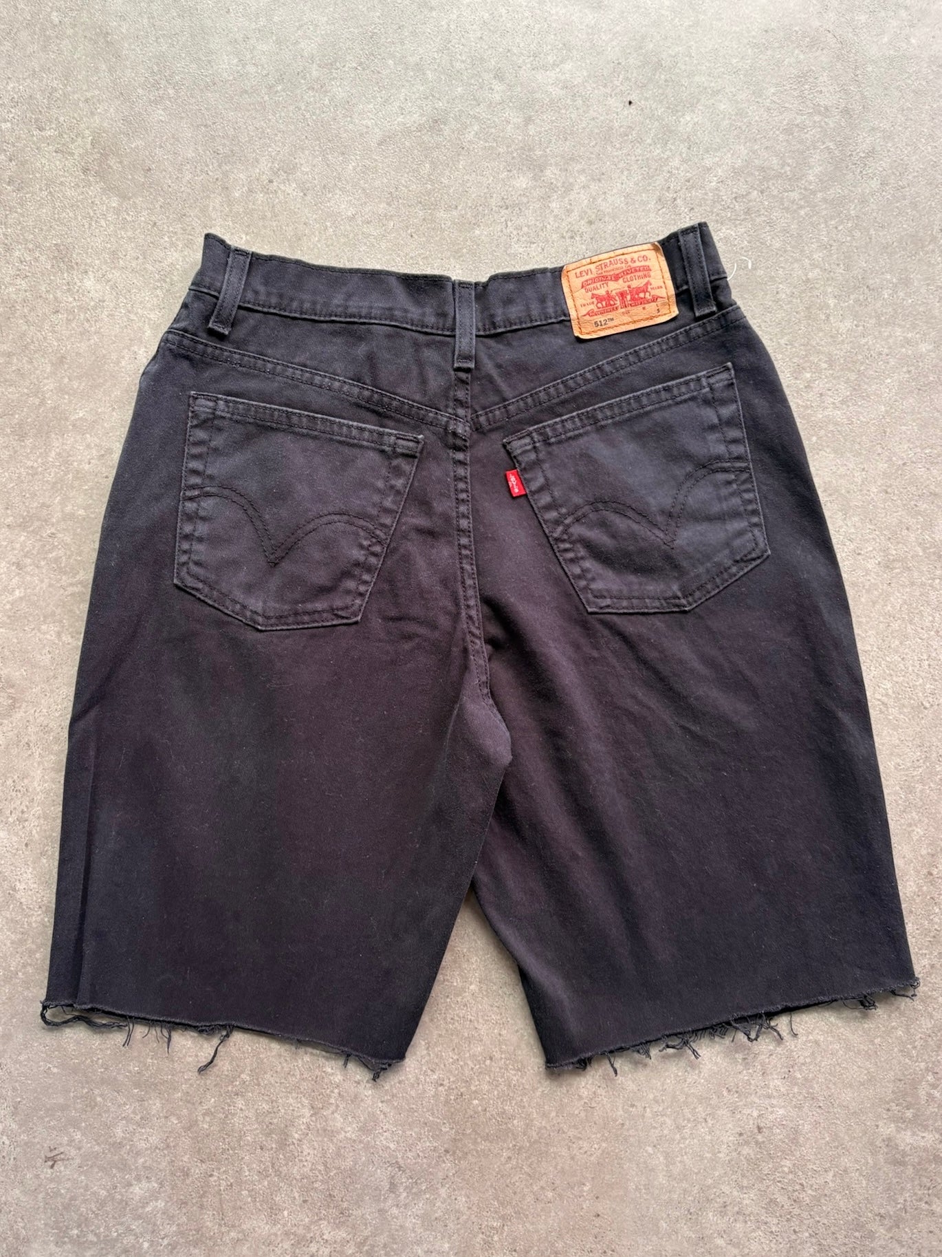 שורטס ג׳ינס Levi's 512 שחור קאט-אוף וינטג׳ - 27