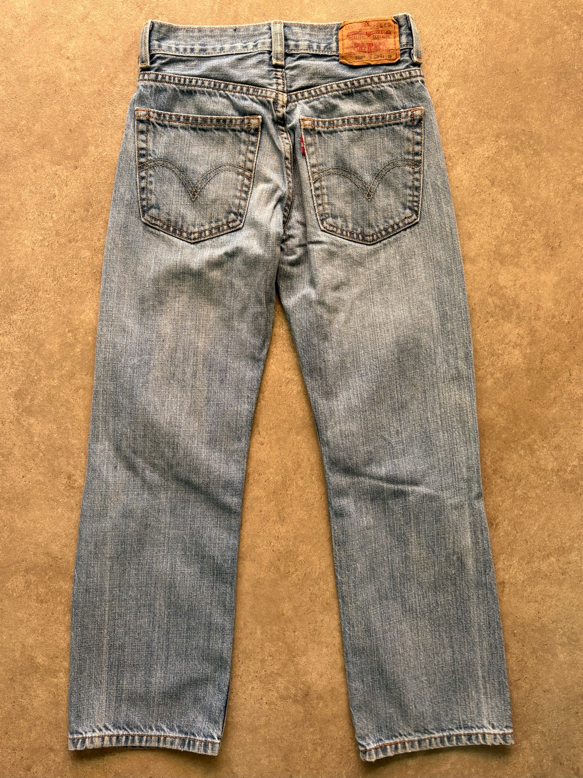 ג'ינס Levi's 550 וינטג׳ עם קרעים בברכיים - 25 – ג׳ינס ליוויס וינטג׳, תמונה 2
