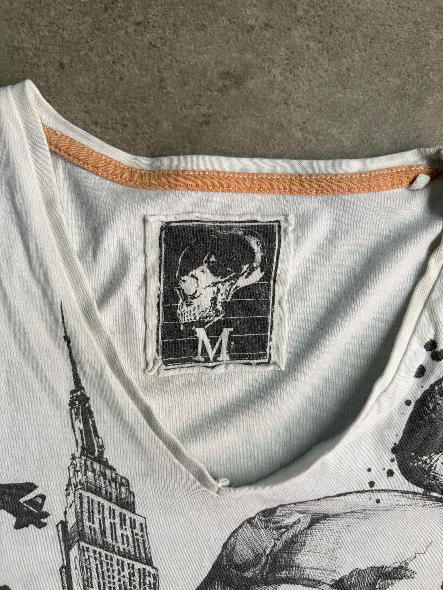 טישירט גרפית V-Neck וינטג׳ - S