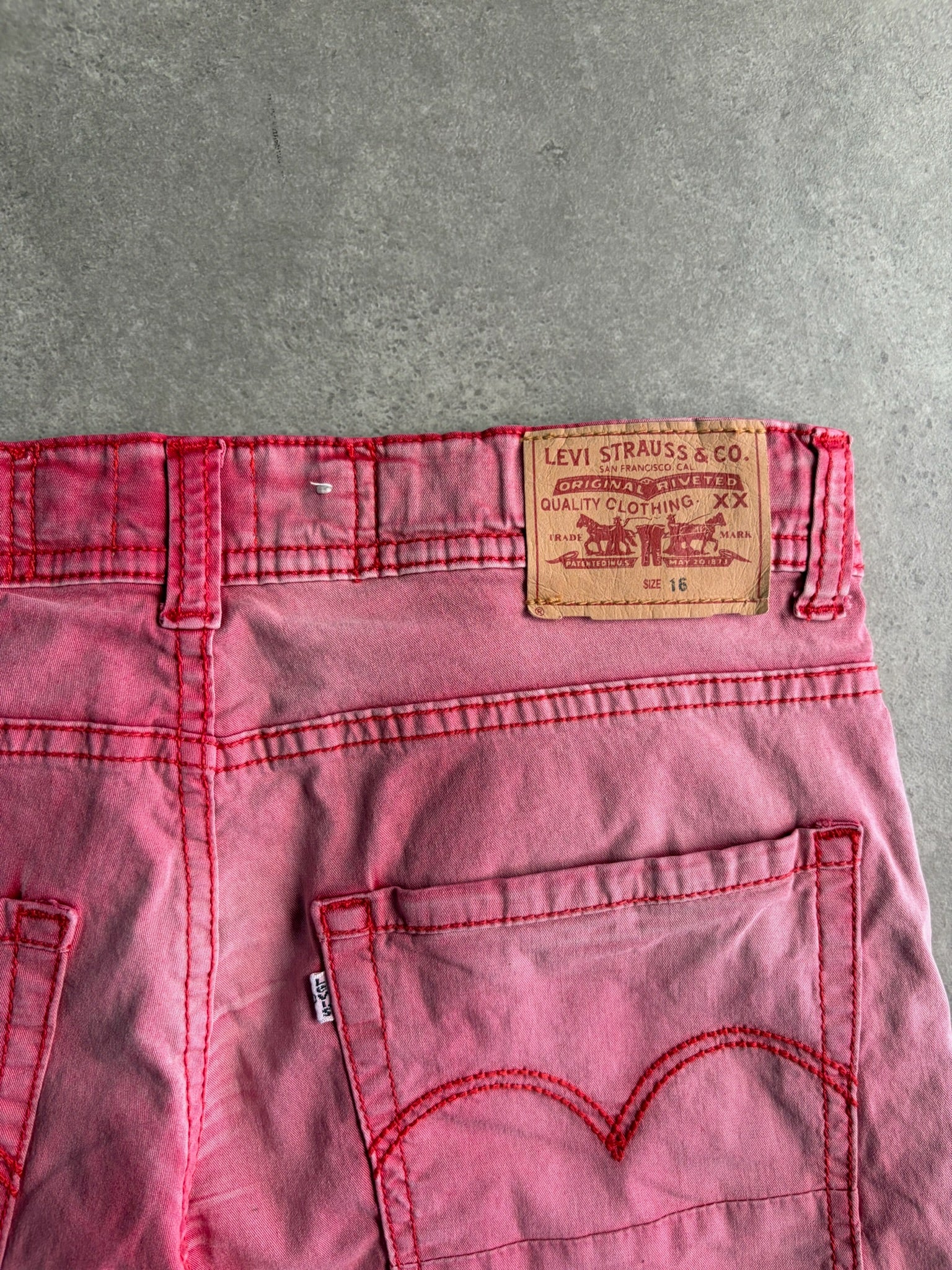 מכנסי ג׳ינס קצרים Levi's ורודים וינטג׳ - 30