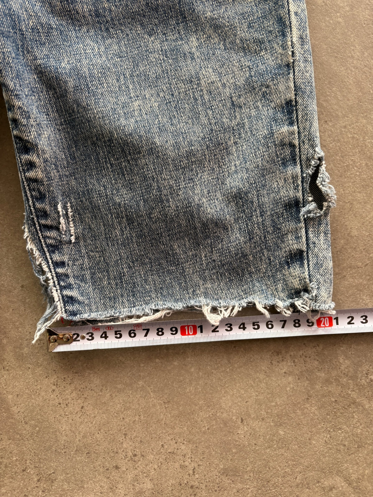 שורט ג'ינס Levi's וינטג׳ קרעים - 31 – שורט ג׳ינס וינטג׳ ליוויס, תמונה 5