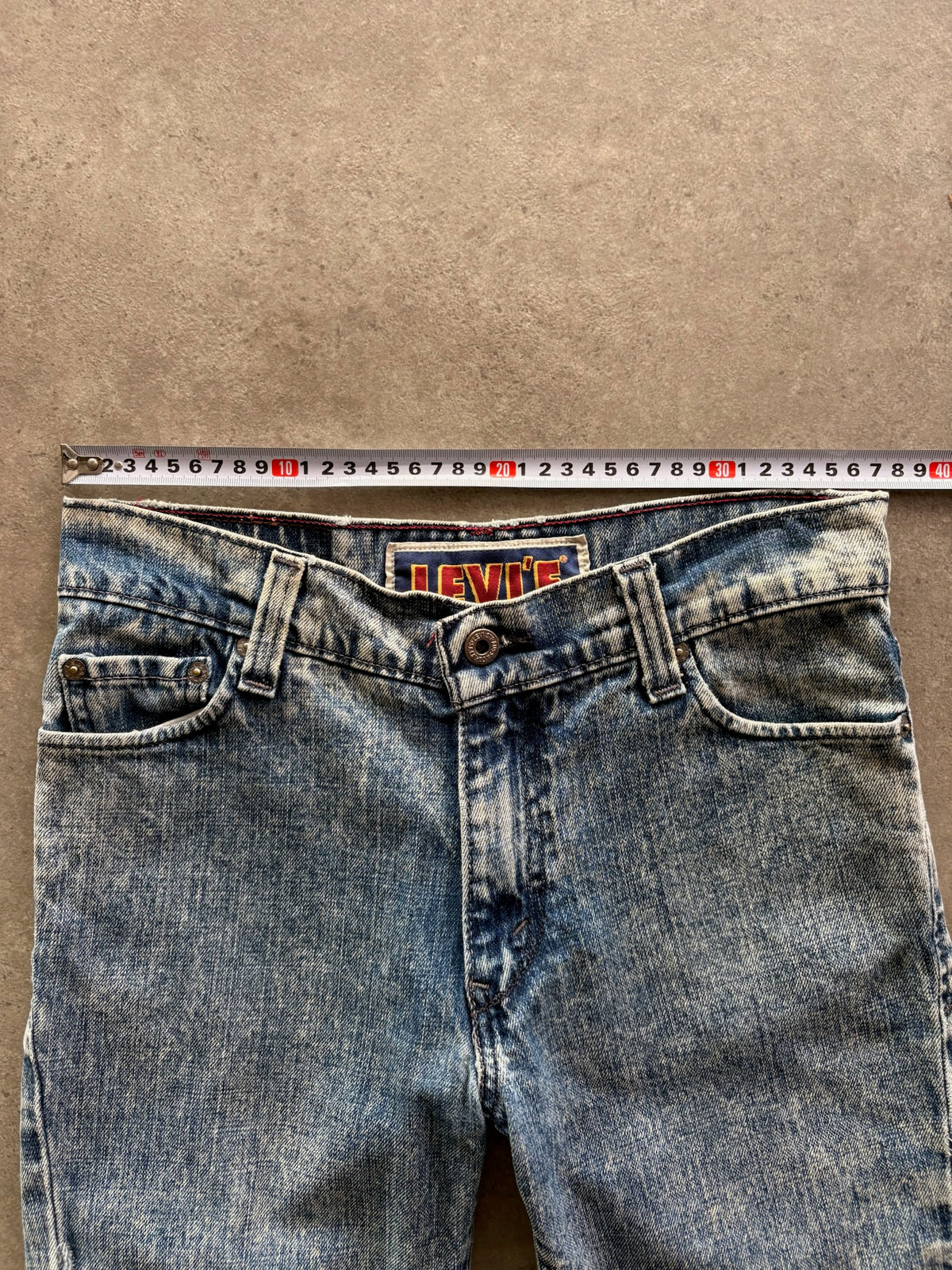 שורט ג'ינס Levi's וינטג׳ קרעים - 31 – שורט ג׳ינס וינטג׳ ליוויס, תמונה 3
