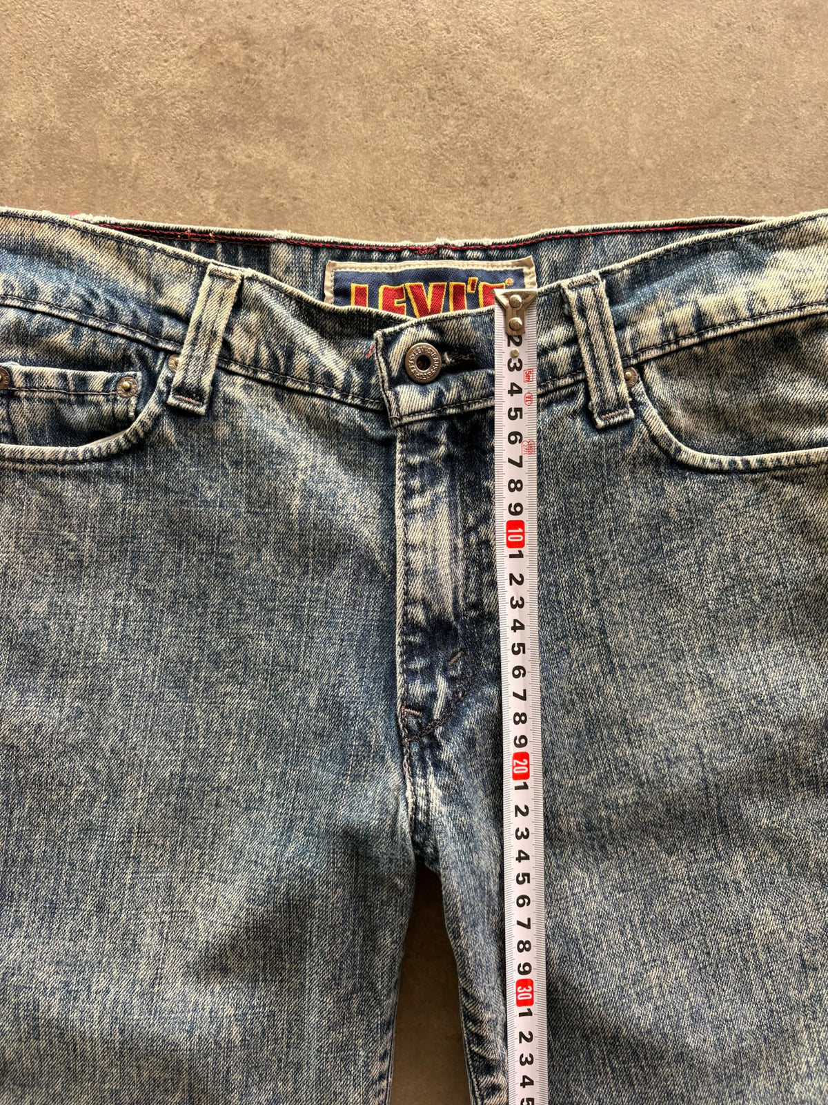 שורט ג'ינס Levi's וינטג׳ קרעים - 31 – שורט ג׳ינס וינטג׳ ליוויס, תמונה 4