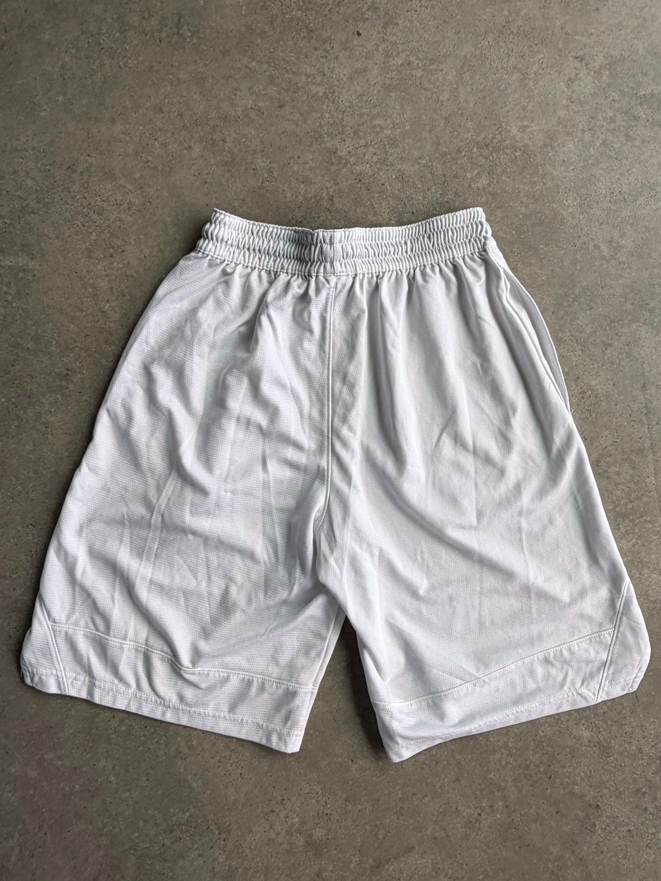 שורטס Nike לבן וינטג׳ - 29