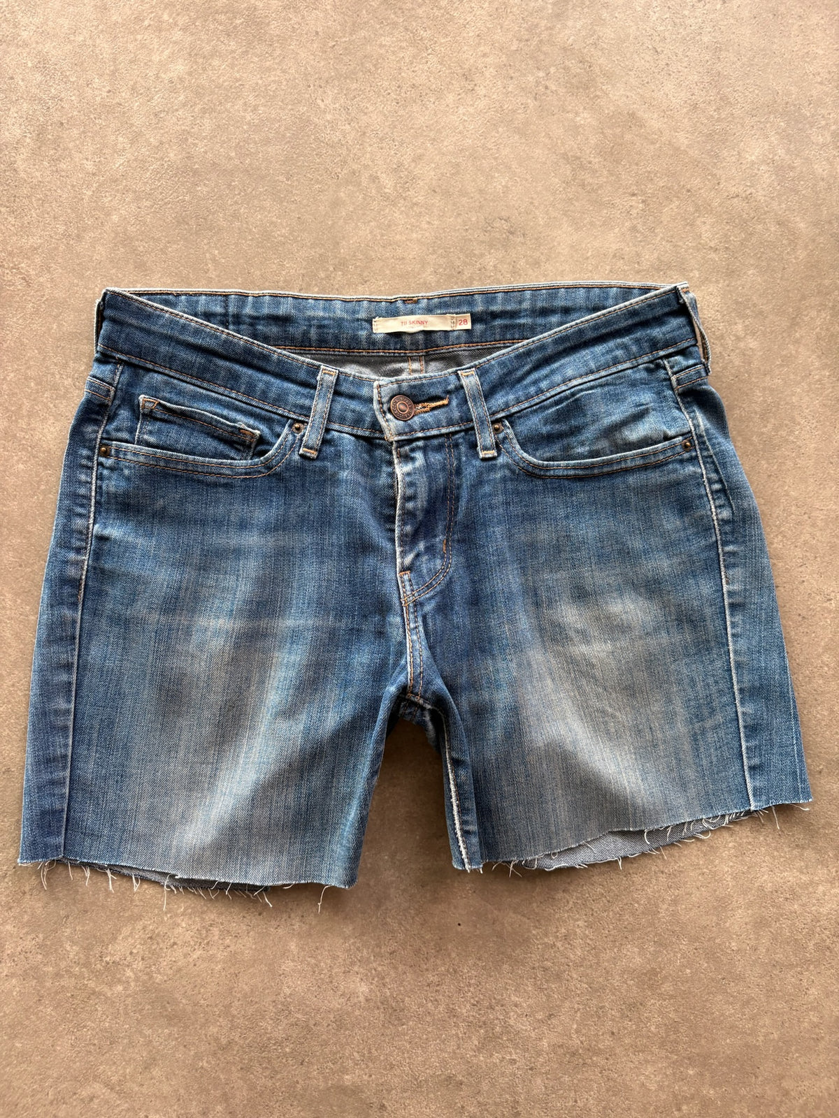 שורט ג'ינס Levi's 711 Skinny וינטג׳ - 30 – שורט ג׳ינס וינטג׳ ליוויס | DNA תל אביב