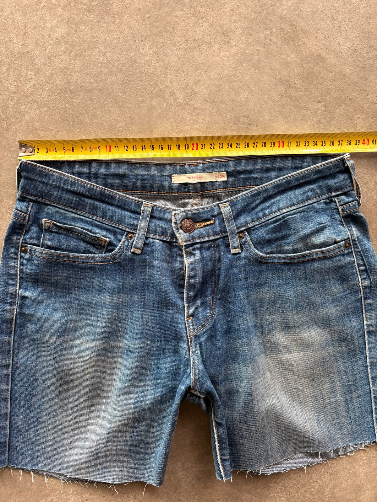 שורט ג'ינס Levi's 711 Skinny וינטג׳ - 30 – שורט ג׳ינס וינטג׳ ליוויס, תמונה 3