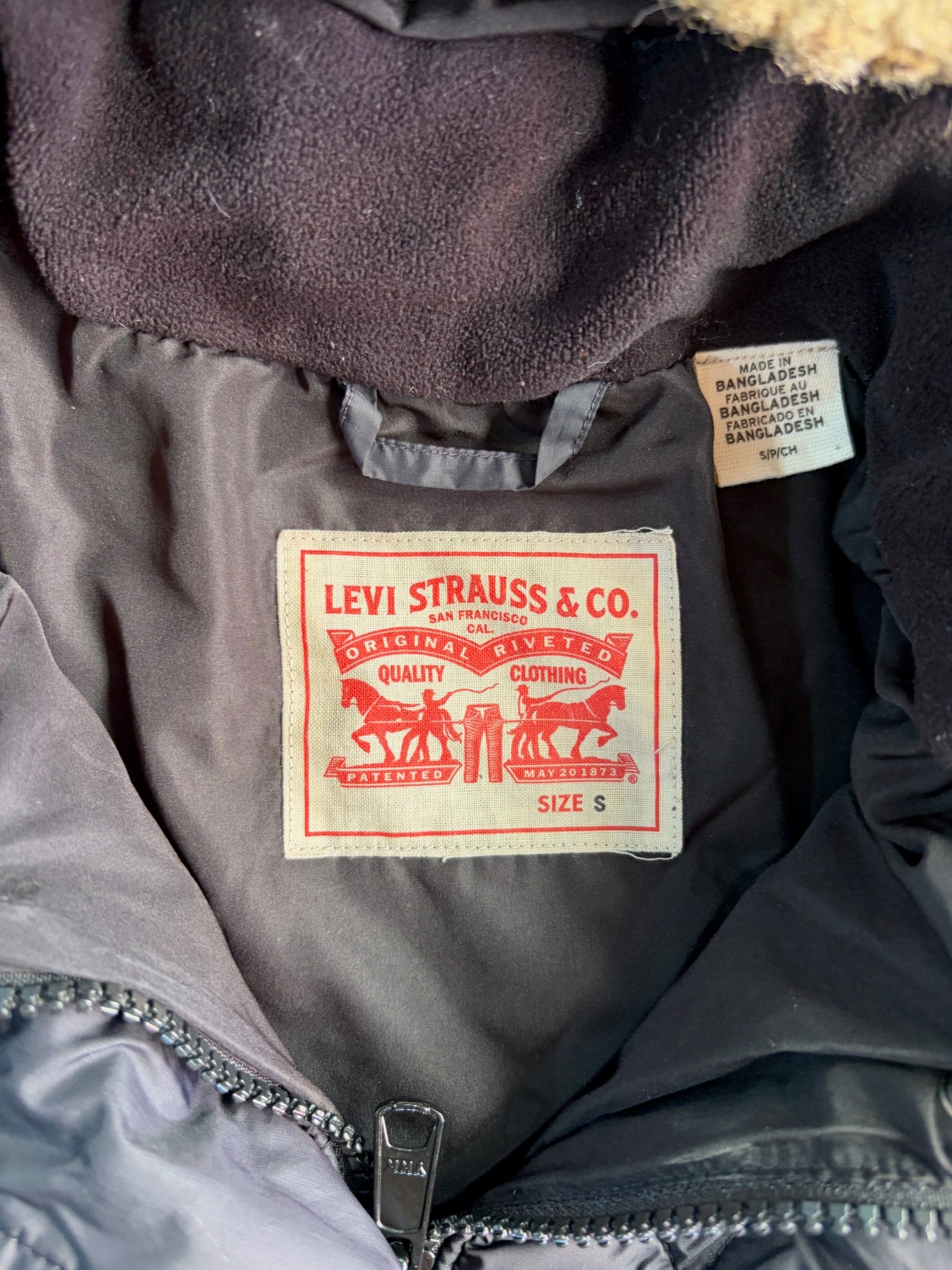 ג׳קט קווילט Levi's עם קפוצ׳ון נתיק וינטג׳ - S