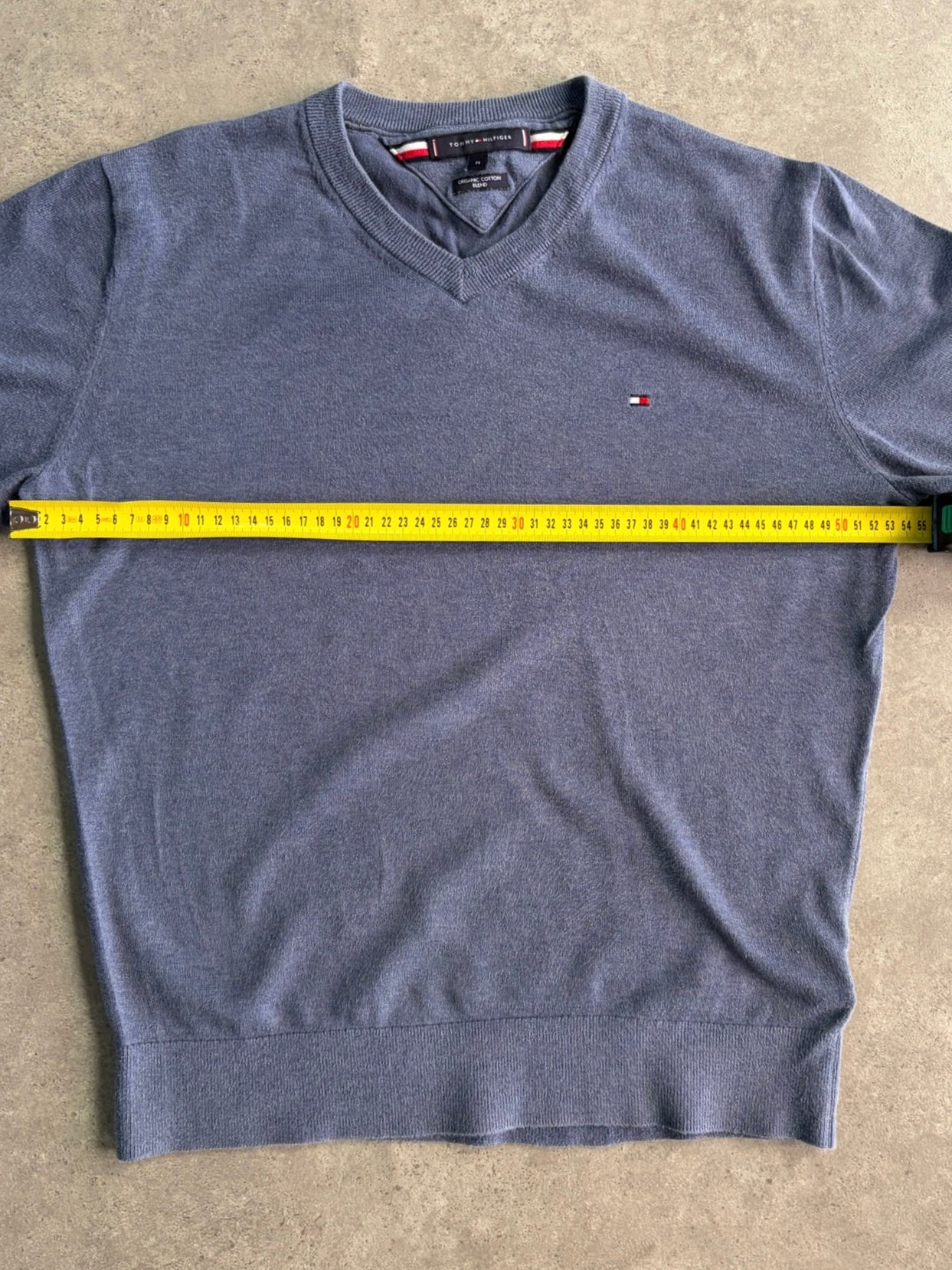 סוודר Tommy Hilfiger צוואר וי וינטג׳ - M
