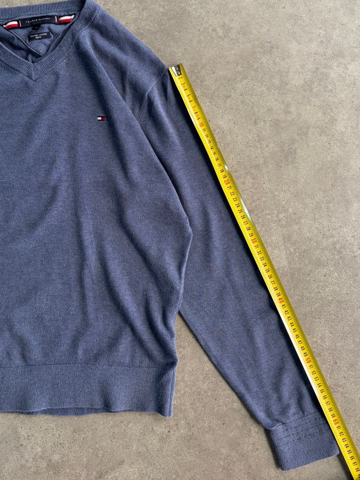 סוודר Tommy Hilfiger צוואר וי וינטג׳ - M