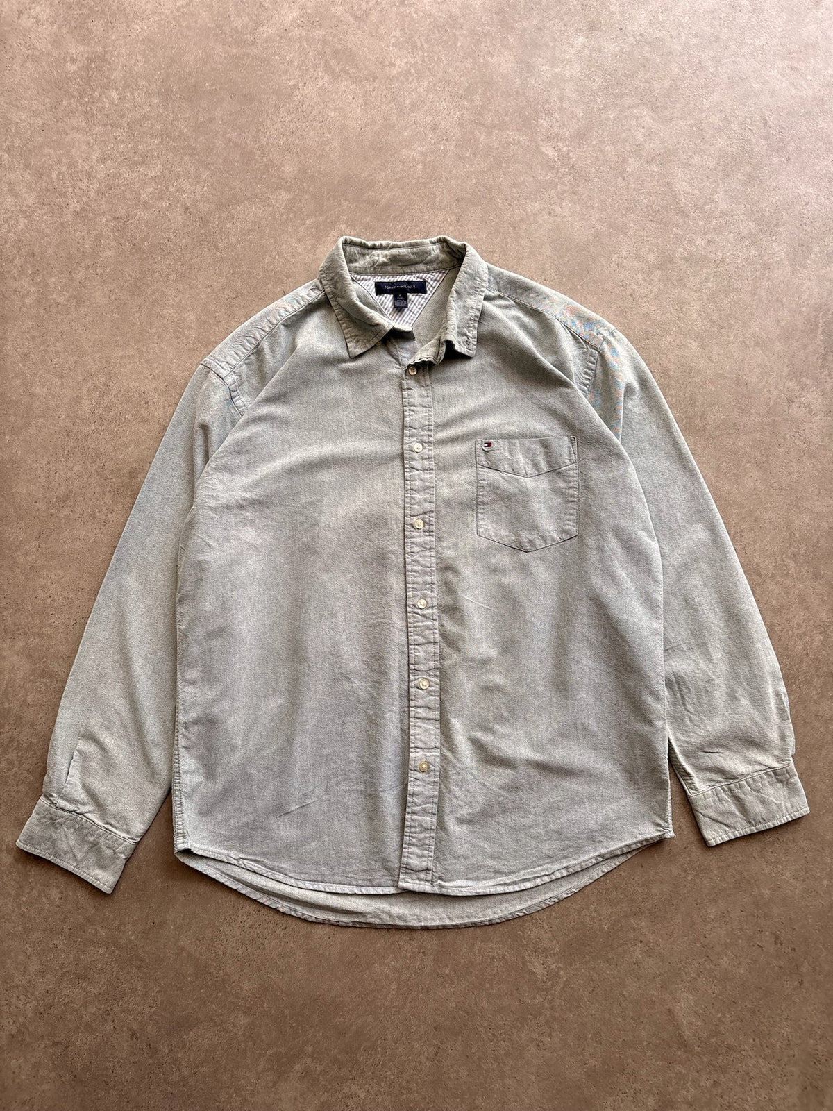 חולצה מכופתרת Tommy Hilfiger וינטג׳ - XL – חולצה מכופתרת וינטג׳ טומי הילפיגר | DNA תל אביב