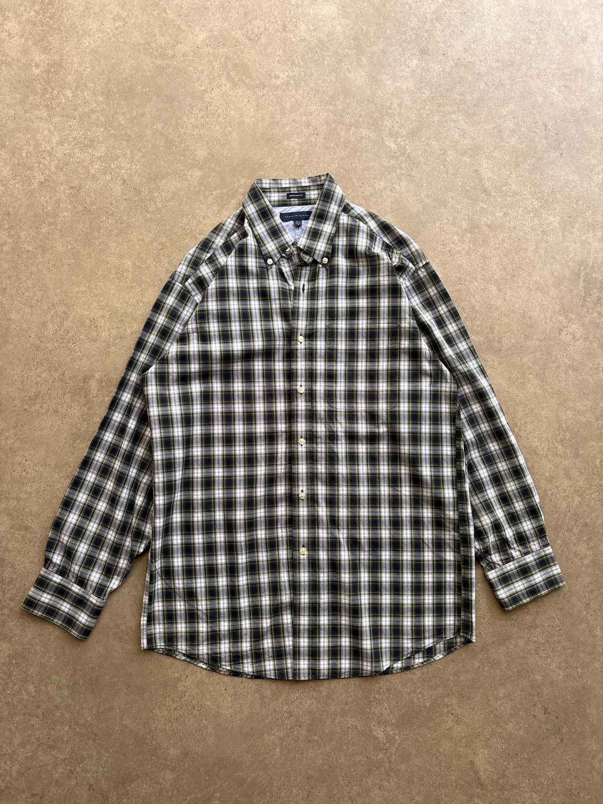 מכופתרת משבצות Tommy Hilfiger וינטג׳ - M – חולצת פלנל משבצות וינטג׳ טומי הילפיגר | DNA תל אביב