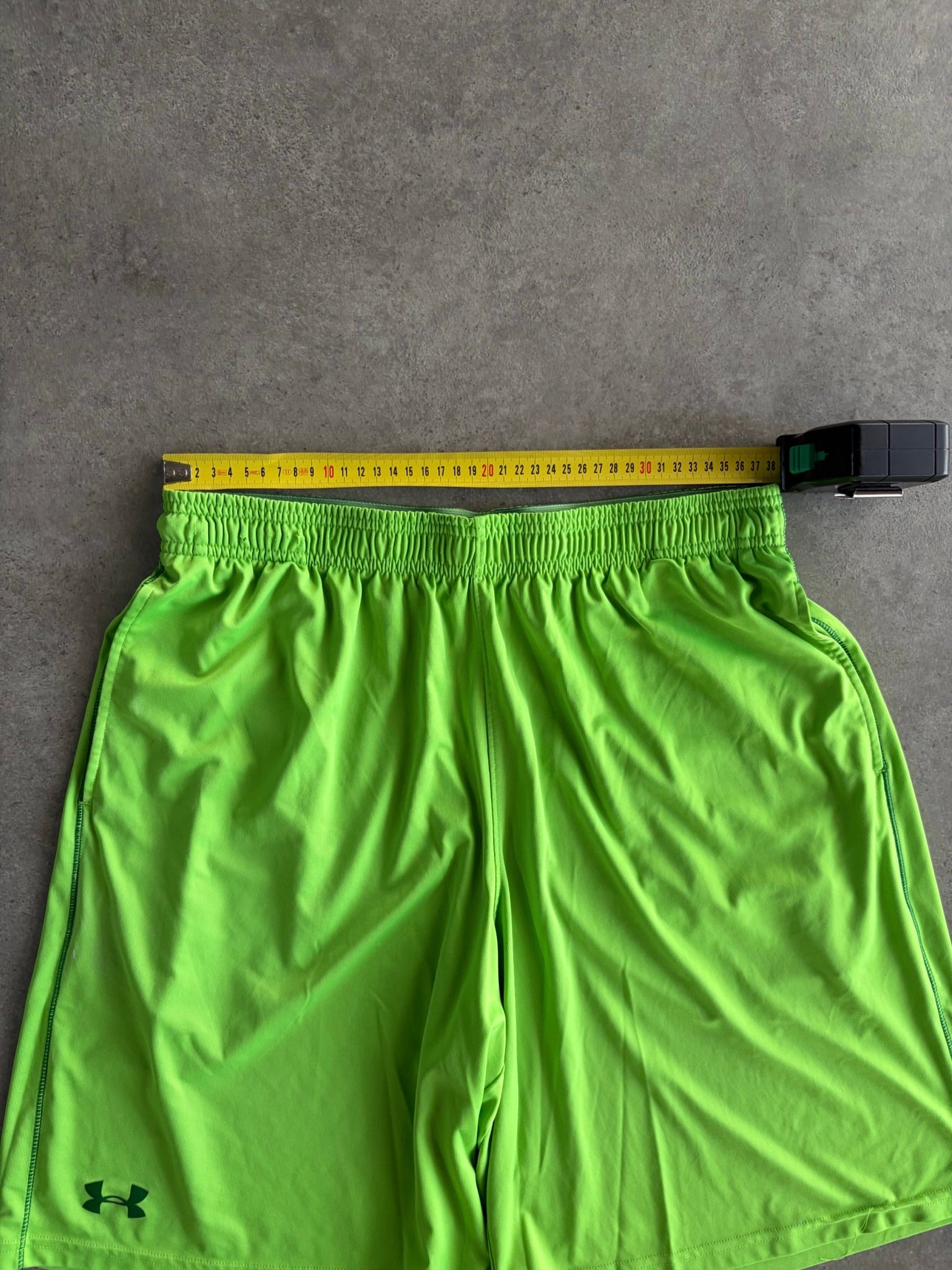 שורטס ספורט Under Armour ירוק ניאון וינטג׳ - 32