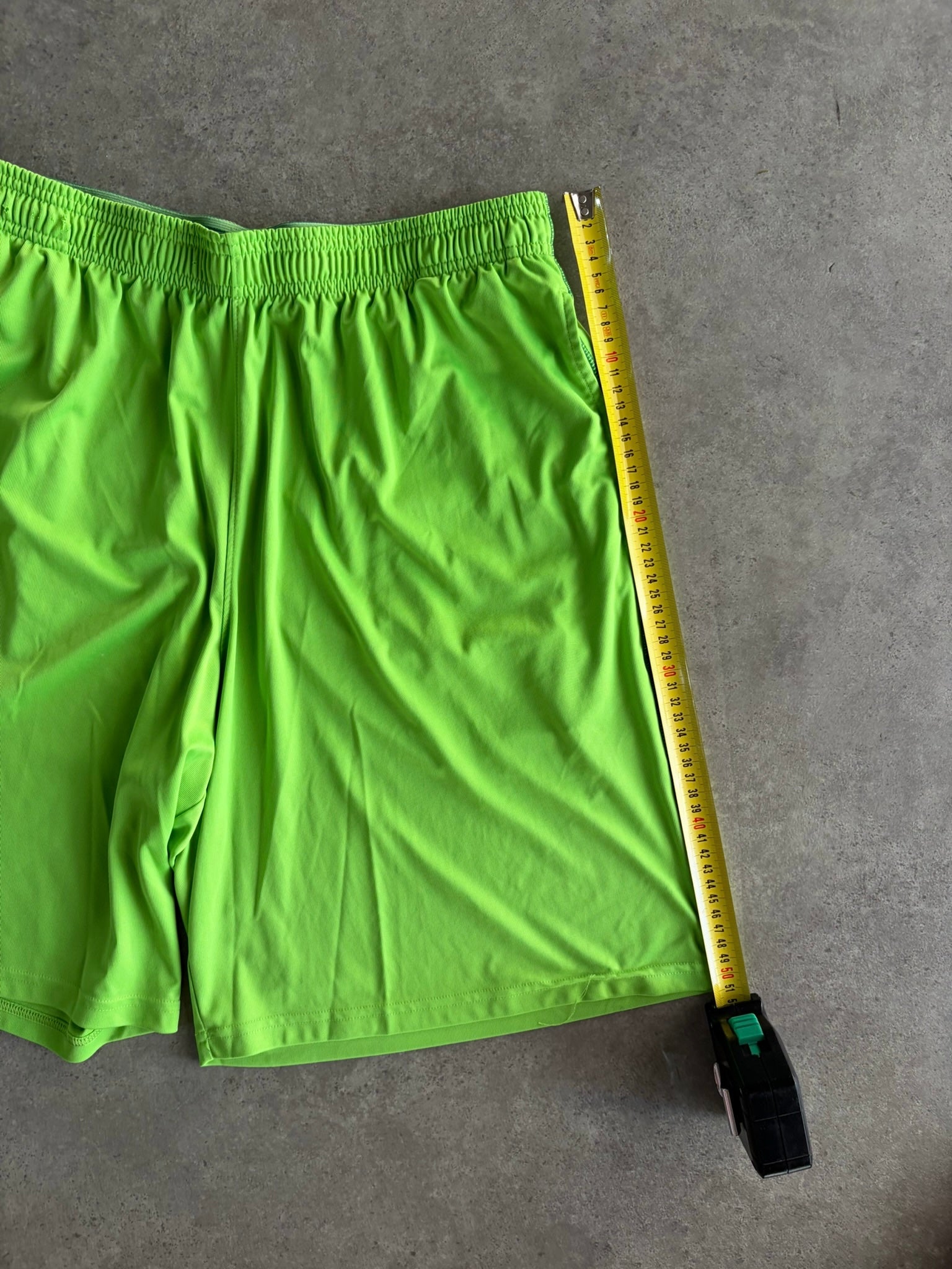 שורטס ספורט Under Armour ירוק ניאון וינטג׳ - 32