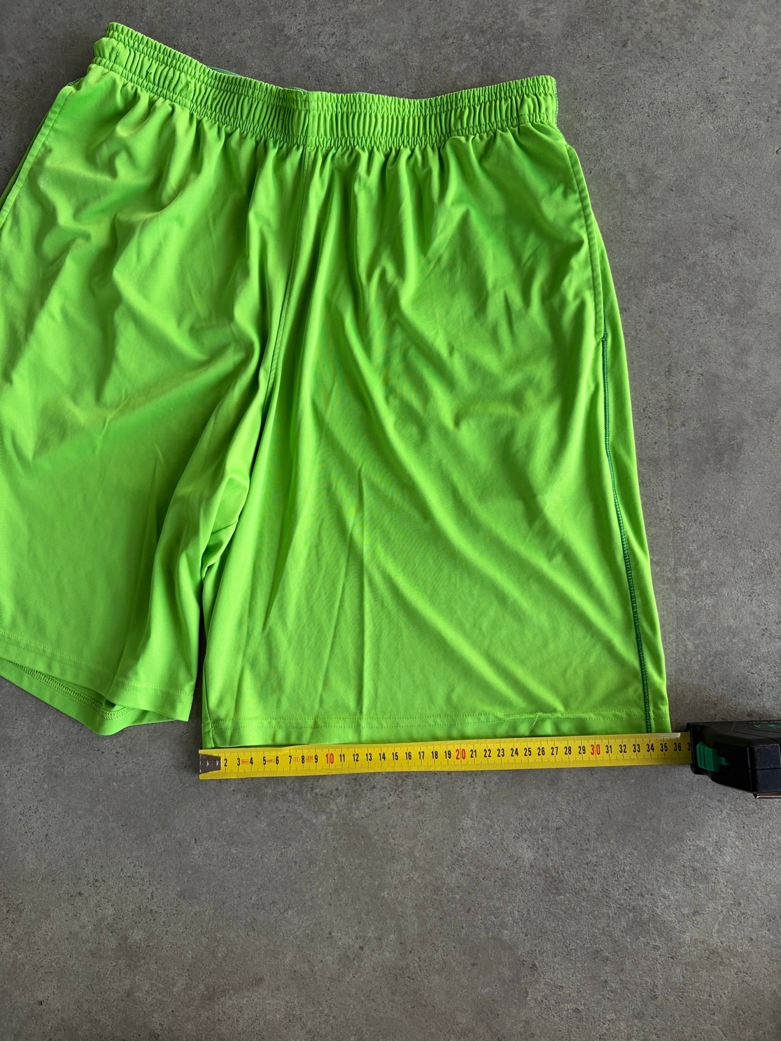 שורטס ספורט Under Armour ירוק ניאון וינטג׳ - 32