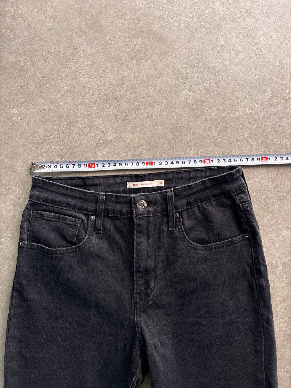 שורט ג'ינס Levi's 721 High Rise Skinny וינטג׳ - 28 – שורט ג׳ינס וינטג׳ ליוויס, תמונה 3