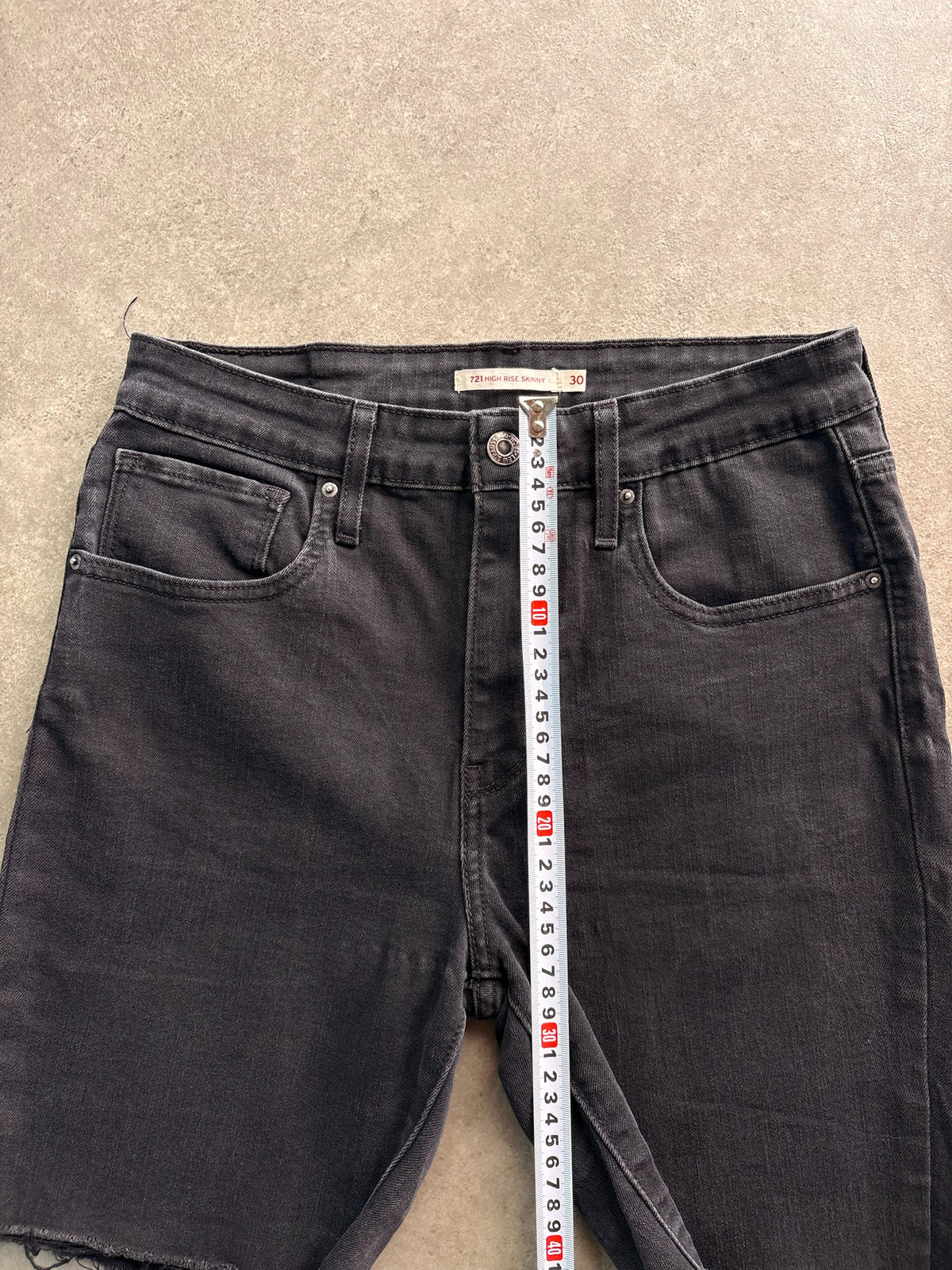 שורט ג'ינס Levi's 721 High Rise Skinny וינטג׳ - 28 – שורט ג׳ינס וינטג׳ ליוויס, תמונה 4