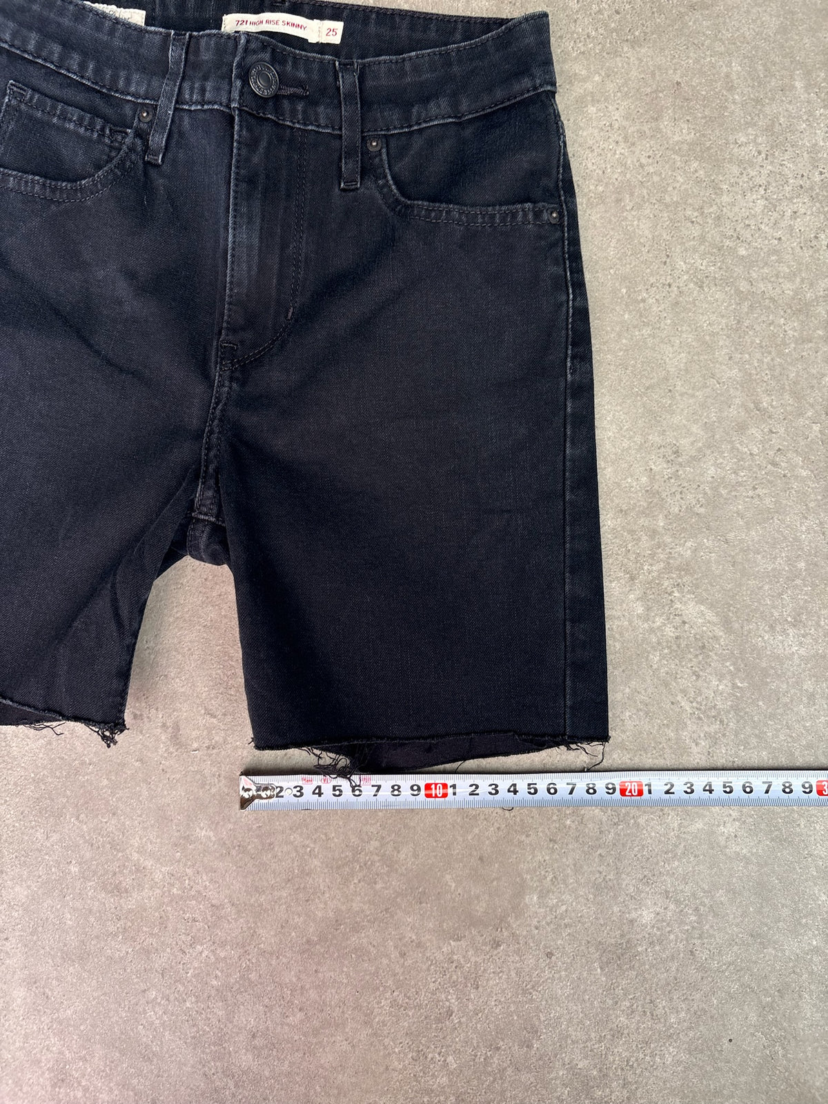 שורט ג'ינס Levi's 721 High Rise Skinny וינטג׳ - 23 – שורט ג׳ינס וינטג׳ ליוויס, תמונה 5