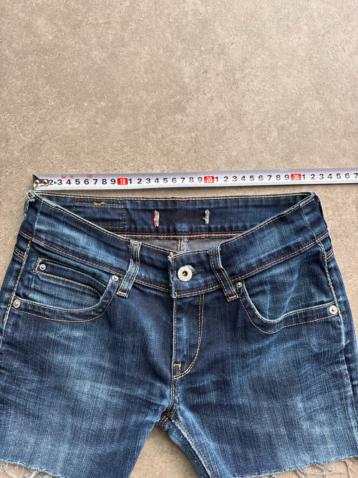 שורט ג'ינס Levi's וינטג׳ - 25 – שורט ג׳ינס וינטג׳ ליוויס, תמונה 3