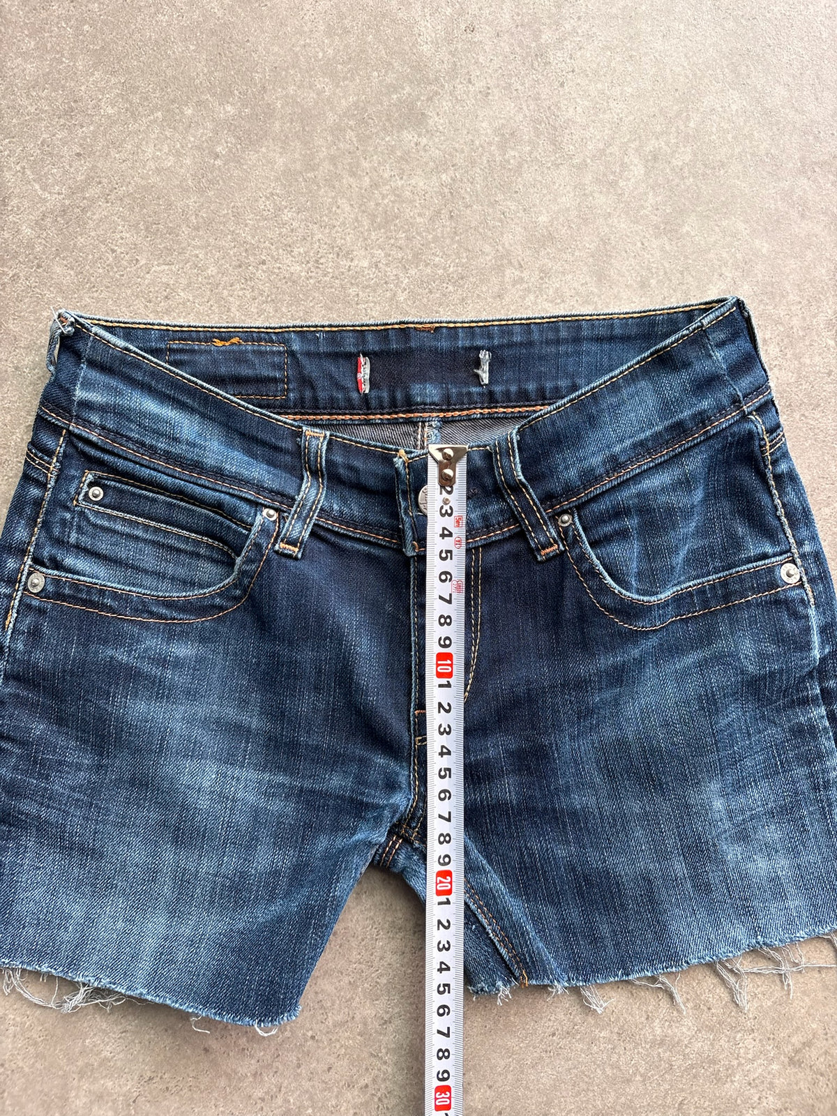 שורט ג'ינס Levi's וינטג׳ - 25 – שורט ג׳ינס וינטג׳ ליוויס, תמונה 4
