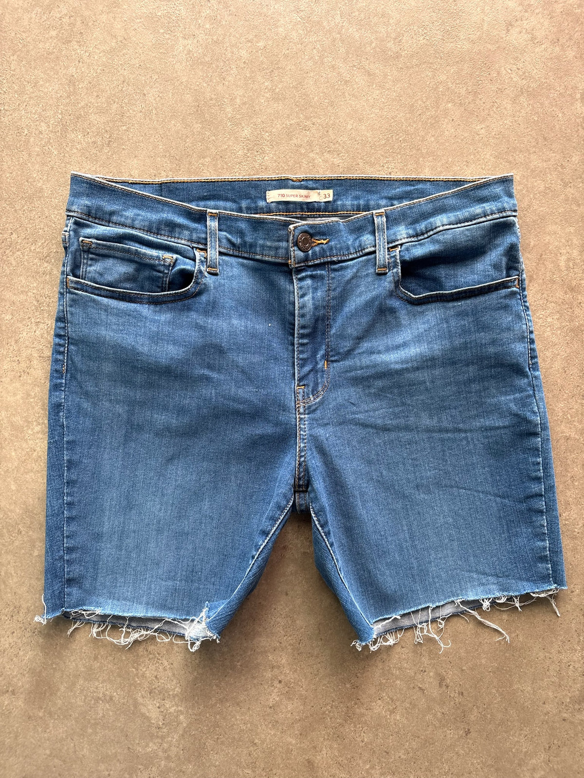 שורט ג'ינס Levi's 710 Skinny וינטג׳ - 32 – שורט ג׳ינס וינטג׳ ליוויס | DNA תל אביב