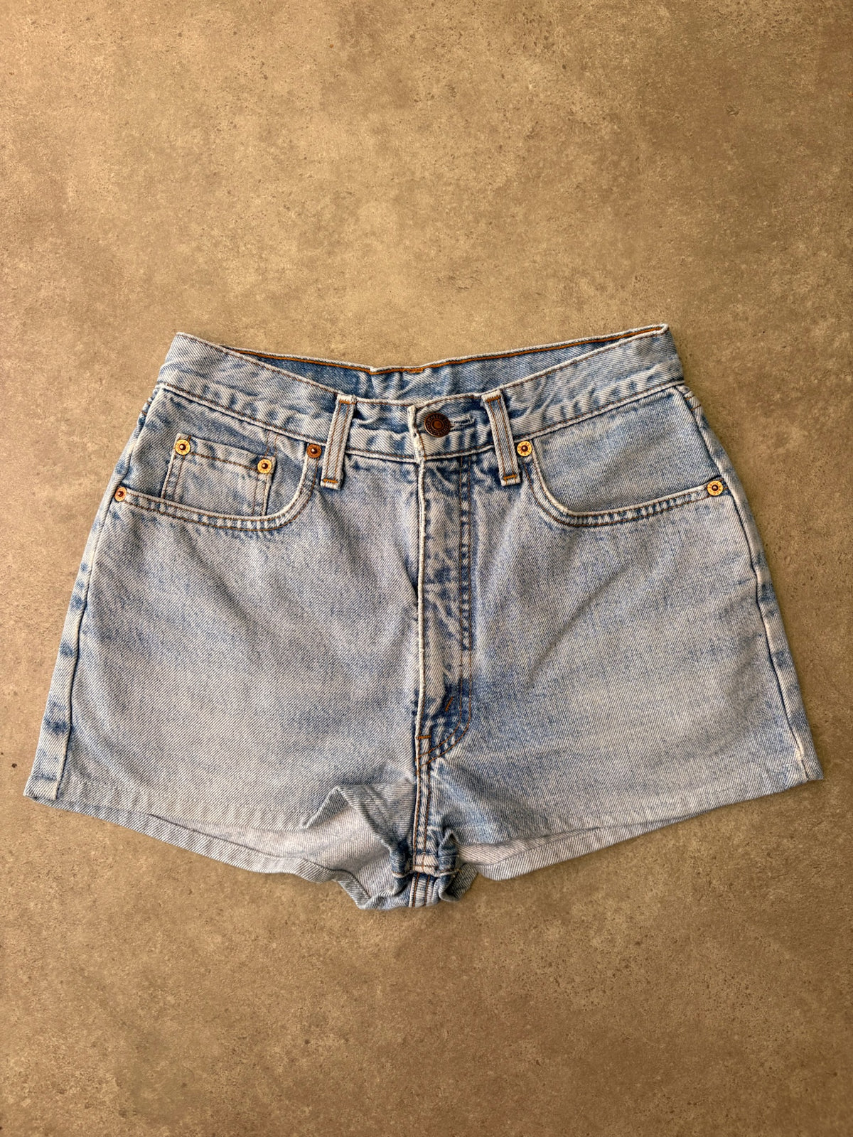 שורט ג'ינס Levi's וינטג׳ - 24 – שורט ג׳ינס וינטג׳ ליוויס | DNA תל אביב