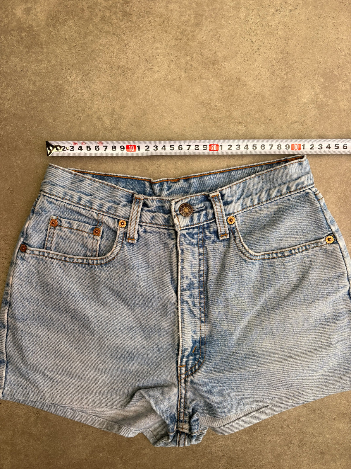 שורט ג'ינס Levi's וינטג׳ - 24 – שורט ג׳ינס וינטג׳ ליוויס, תמונה 3
