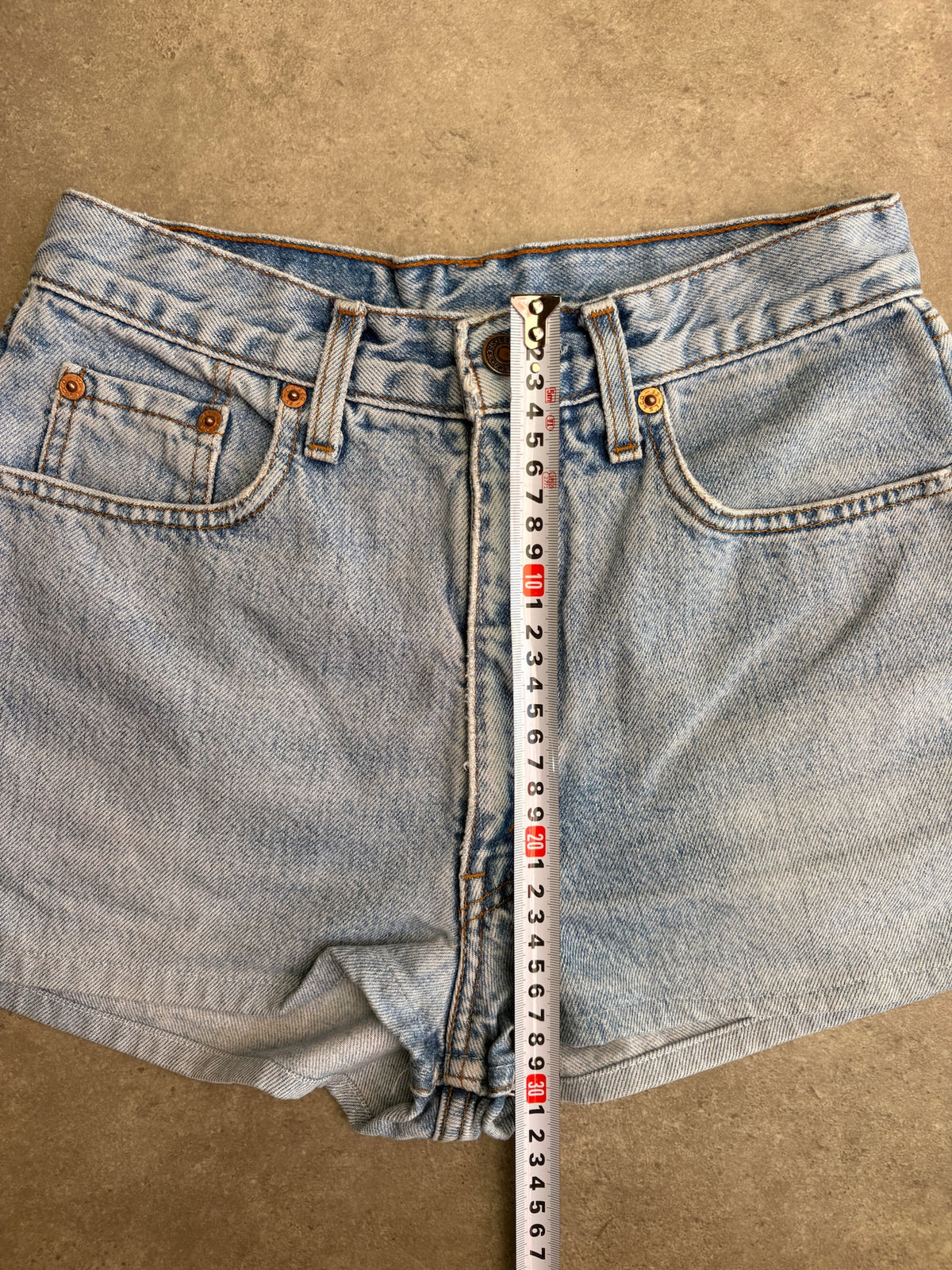 שורט ג'ינס Levi's וינטג׳ - 24 – שורט ג׳ינס וינטג׳ ליוויס, תמונה 4