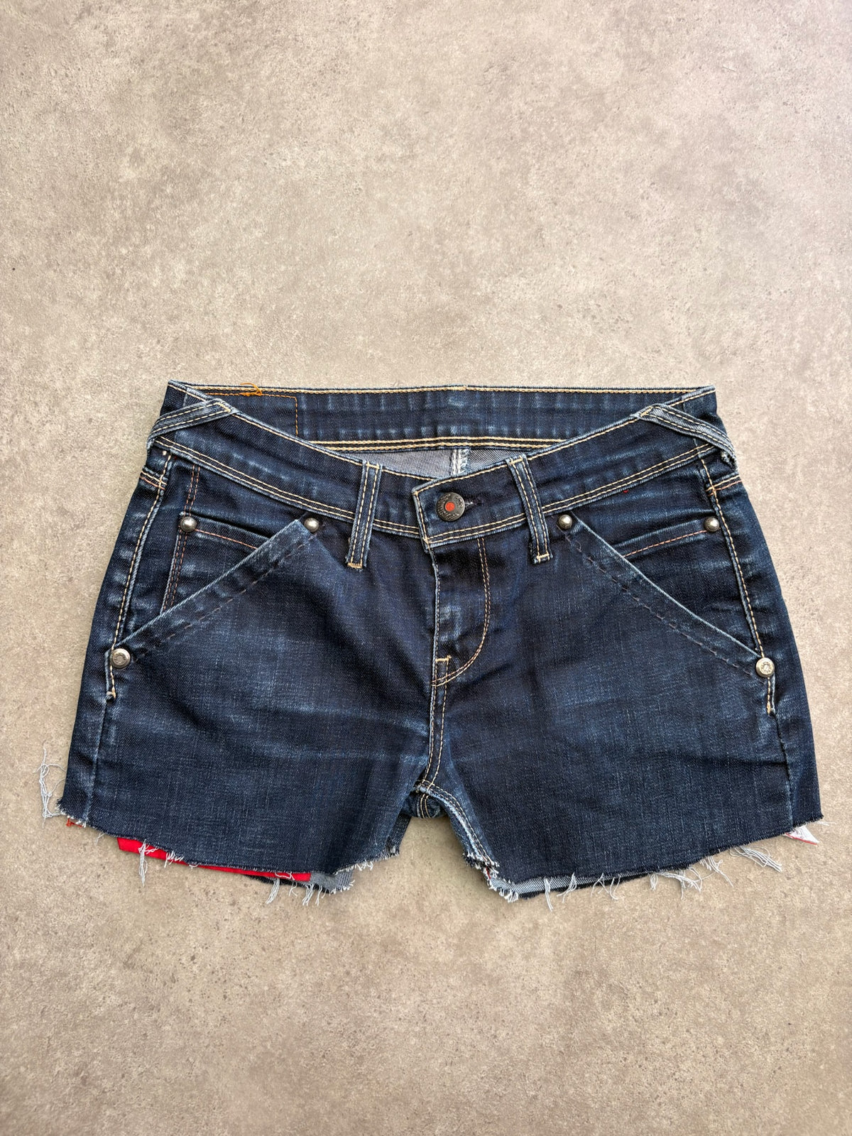 שורט ג'ינס Levi's וינטג׳ - 26 – שורט ג׳ינס וינטג׳ ליוויס | DNA תל אביב