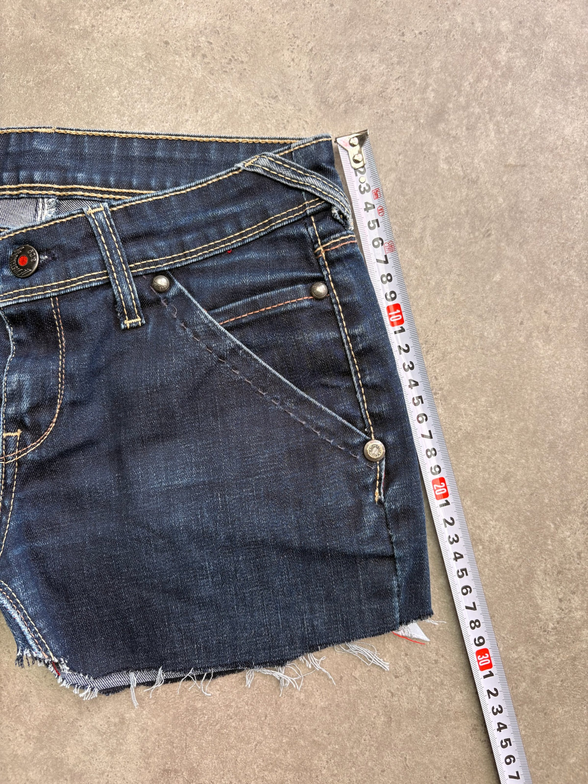 שורט ג'ינס Levi's וינטג׳ - 26 – שורט ג׳ינס וינטג׳ ליוויס, תמונה 5