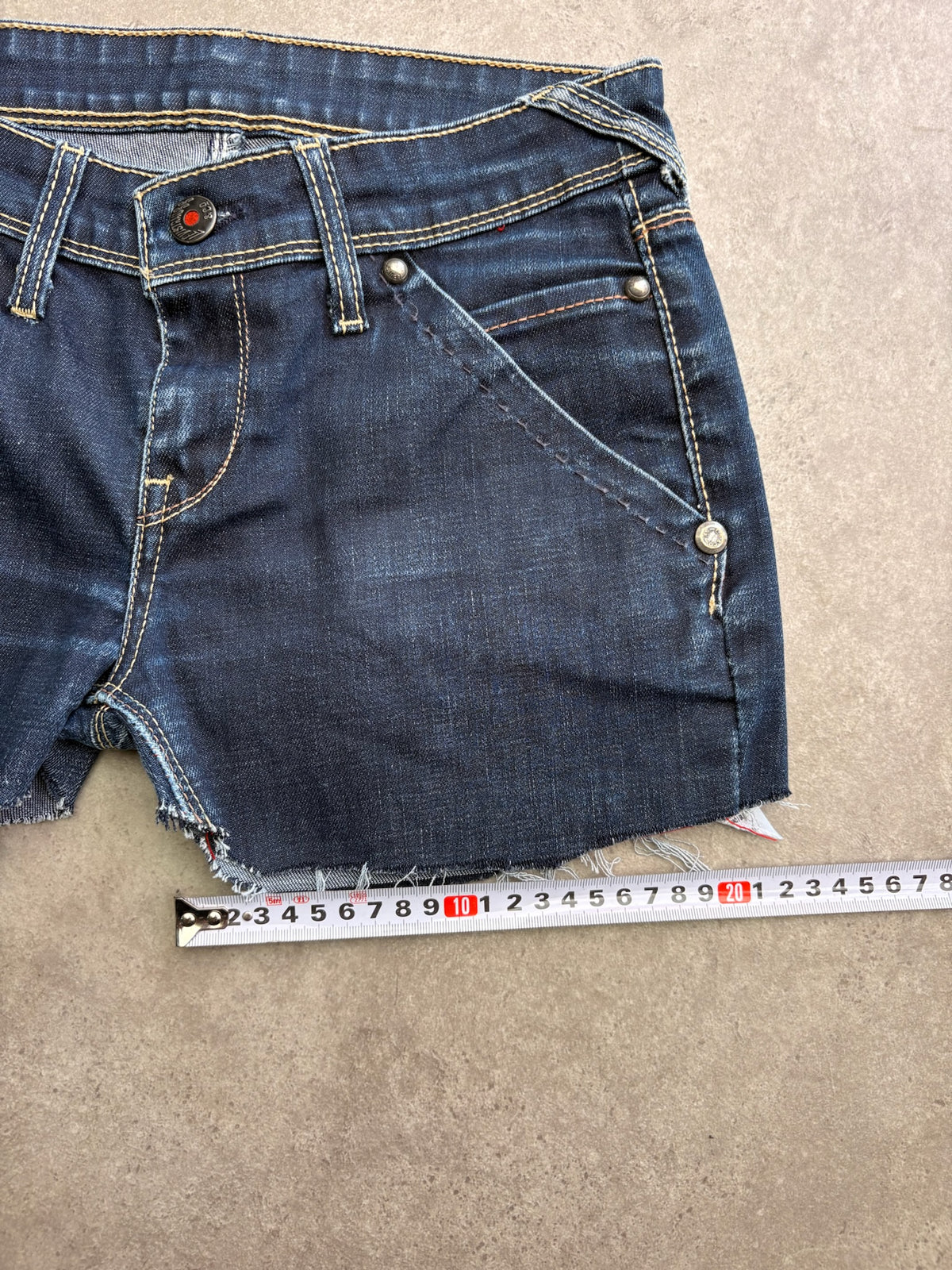 שורט ג'ינס Levi's וינטג׳ - 26 – שורט ג׳ינס וינטג׳ ליוויס, תמונה 4