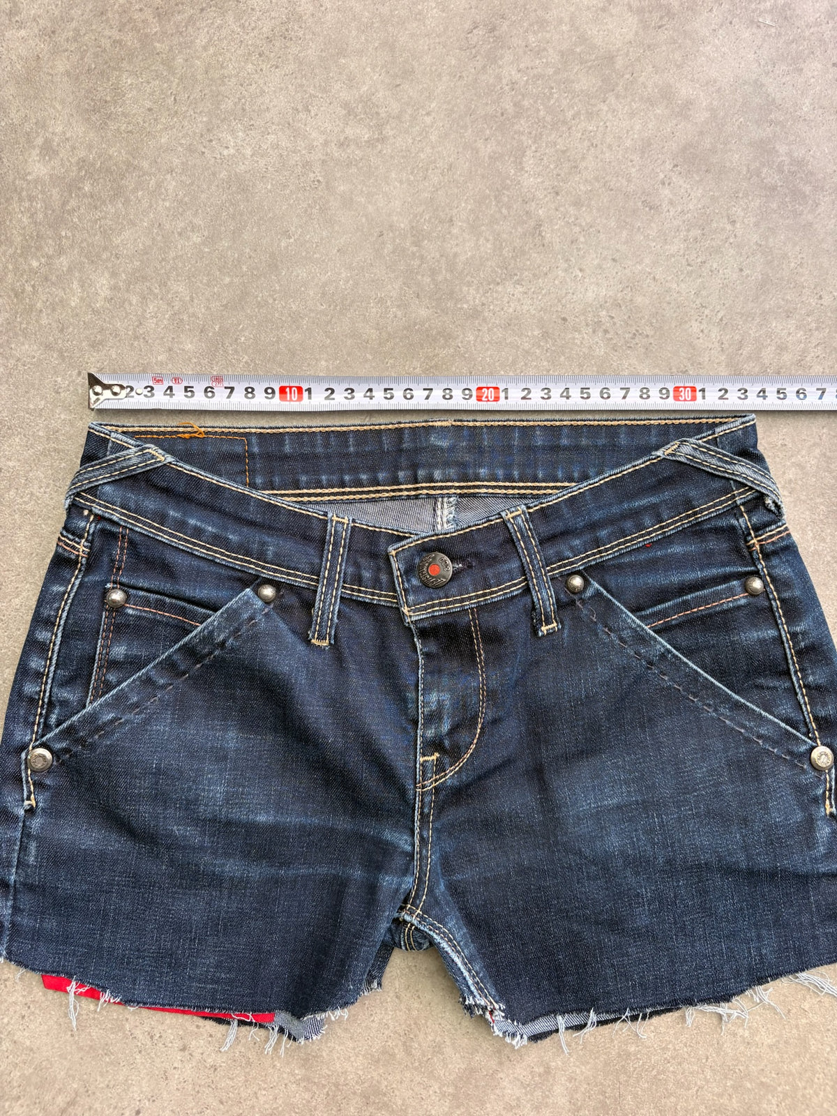 שורט ג'ינס Levi's וינטג׳ - 26 – שורט ג׳ינס וינטג׳ ליוויס, תמונה 3