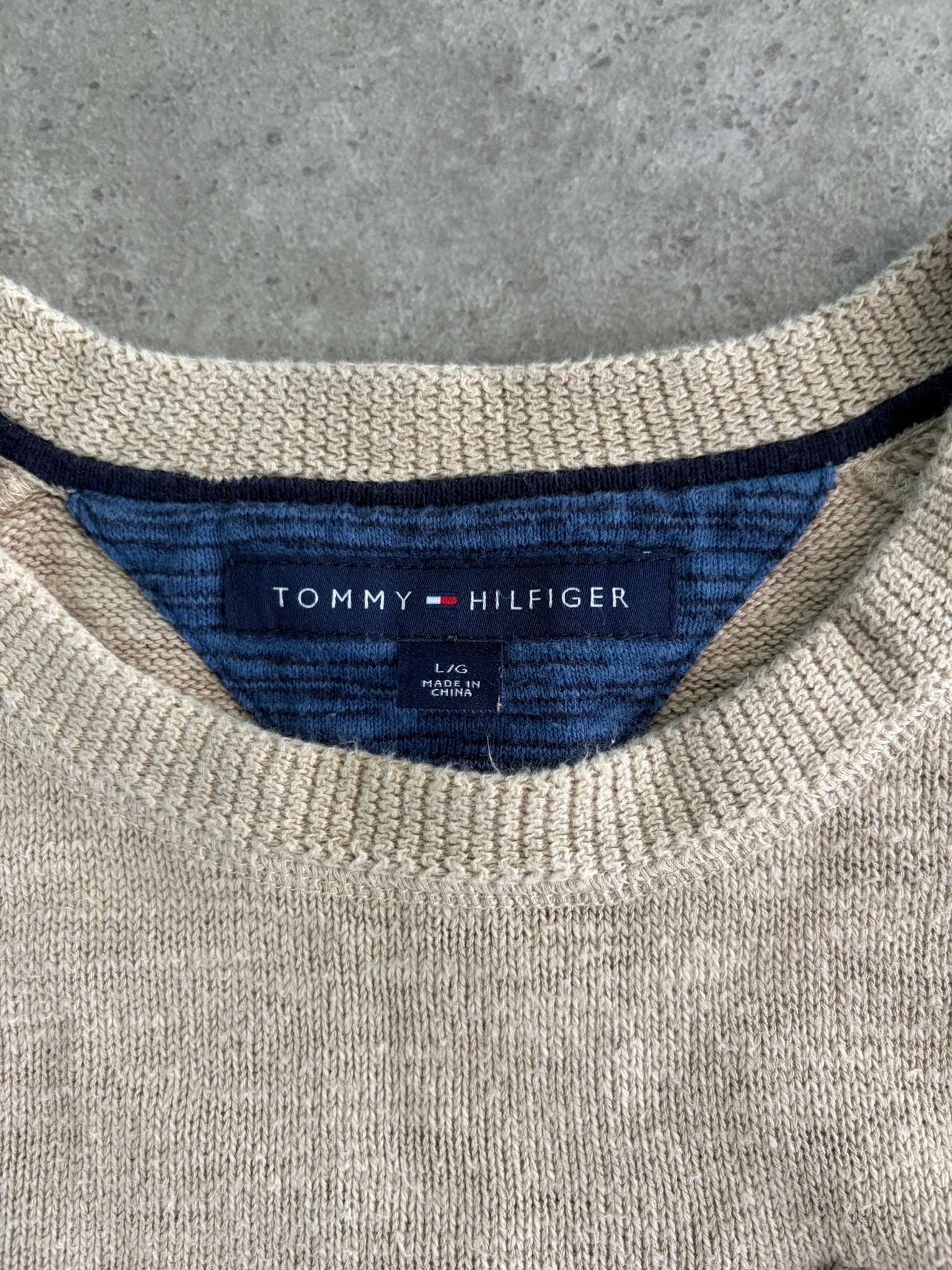 סריג Tommy Hilfiger עם כיס וינטג׳ - M