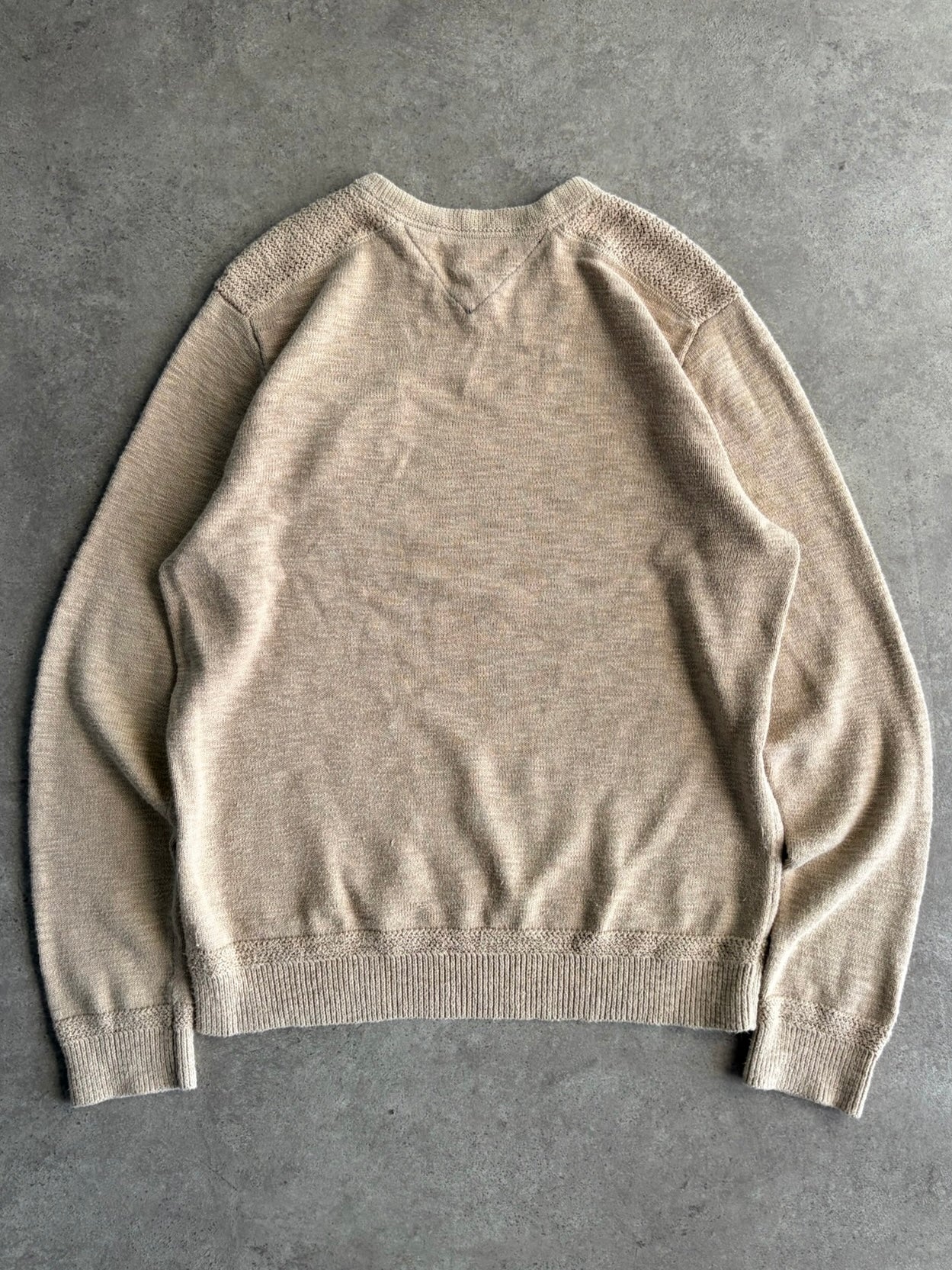 סריג Tommy Hilfiger עם כיס וינטג׳ - M