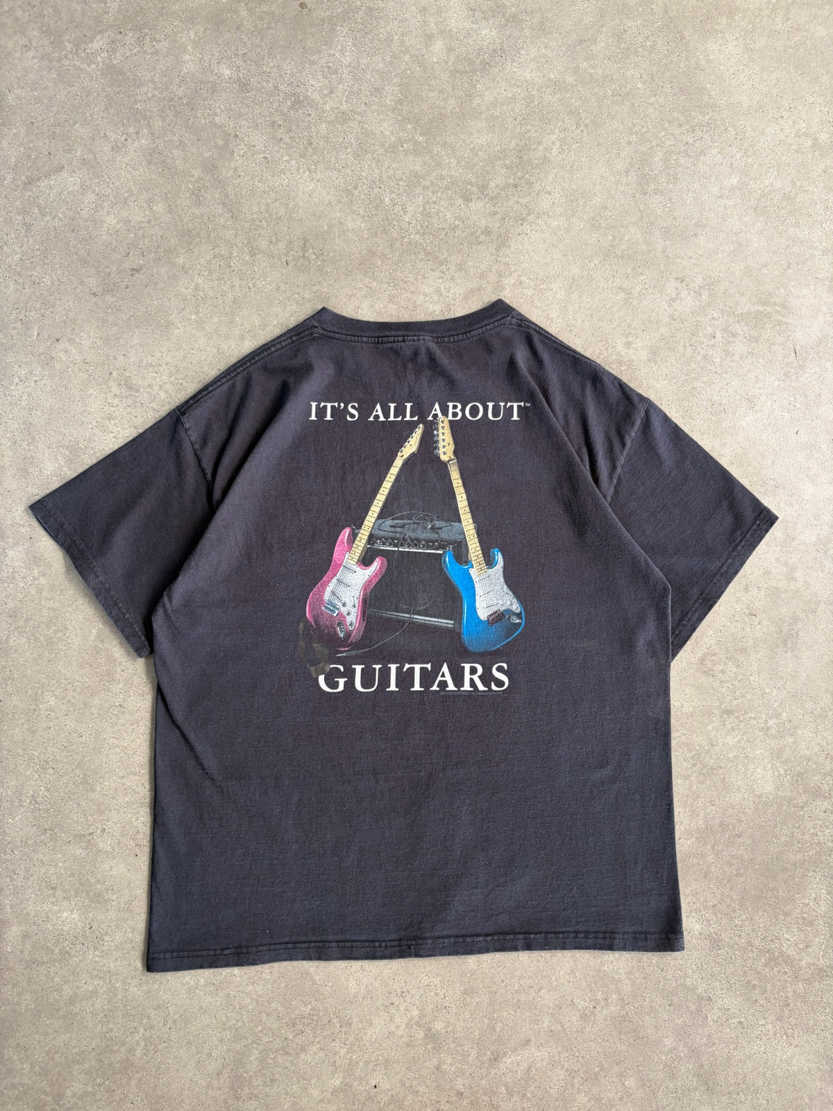 טישירט "It's All About Guitars" הדפס גיטרות וינטג׳ - L – טי שירט וינטג׳ | DNA תל אביב