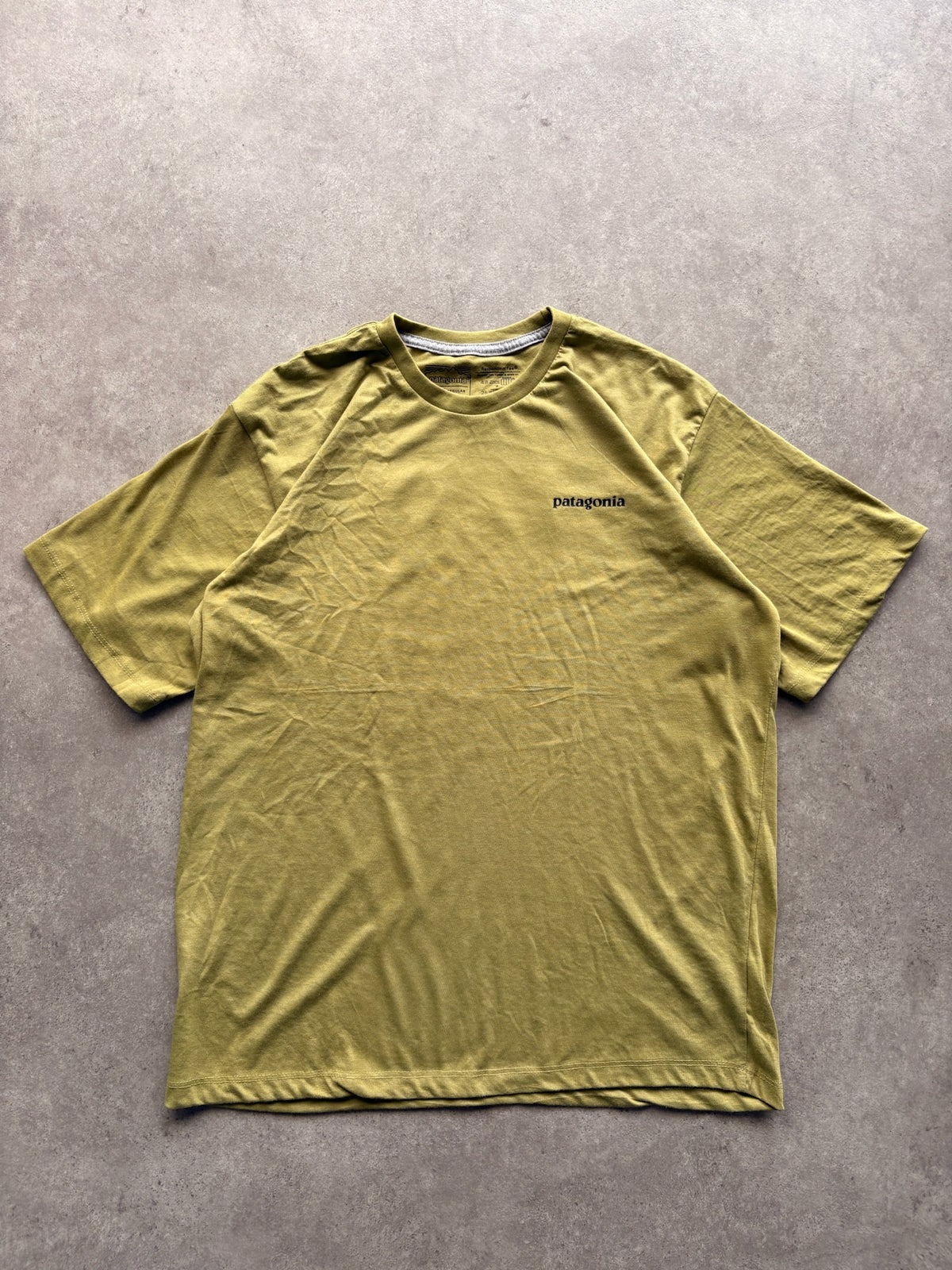 טישירט Patagonia וינטג׳ עם הדפס P-6 - M