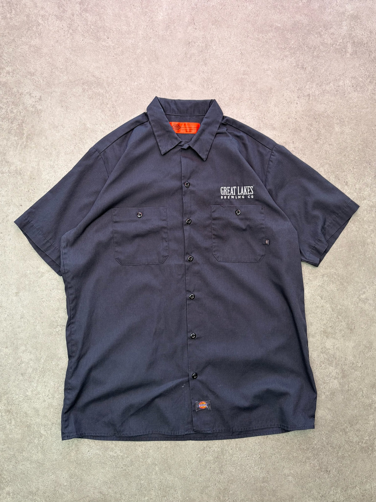 חולצת עבודה Dickies - Great Lakes Brewing Co וינטג׳ - XL – חולצה מכופתרת וינטג׳ דיקיס | DNA תל אביב