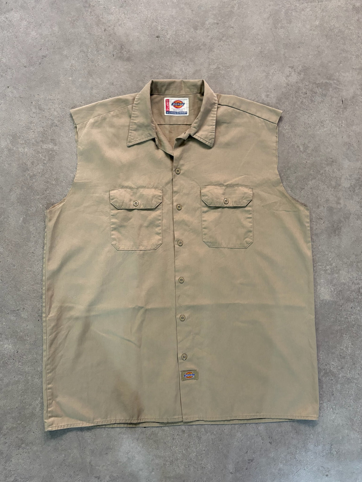 מכופתרת Dickies וינטג׳ בלי שרוולים - L – חולצה מכופתרת וינטג׳ דיקיס | DNA תל אביב