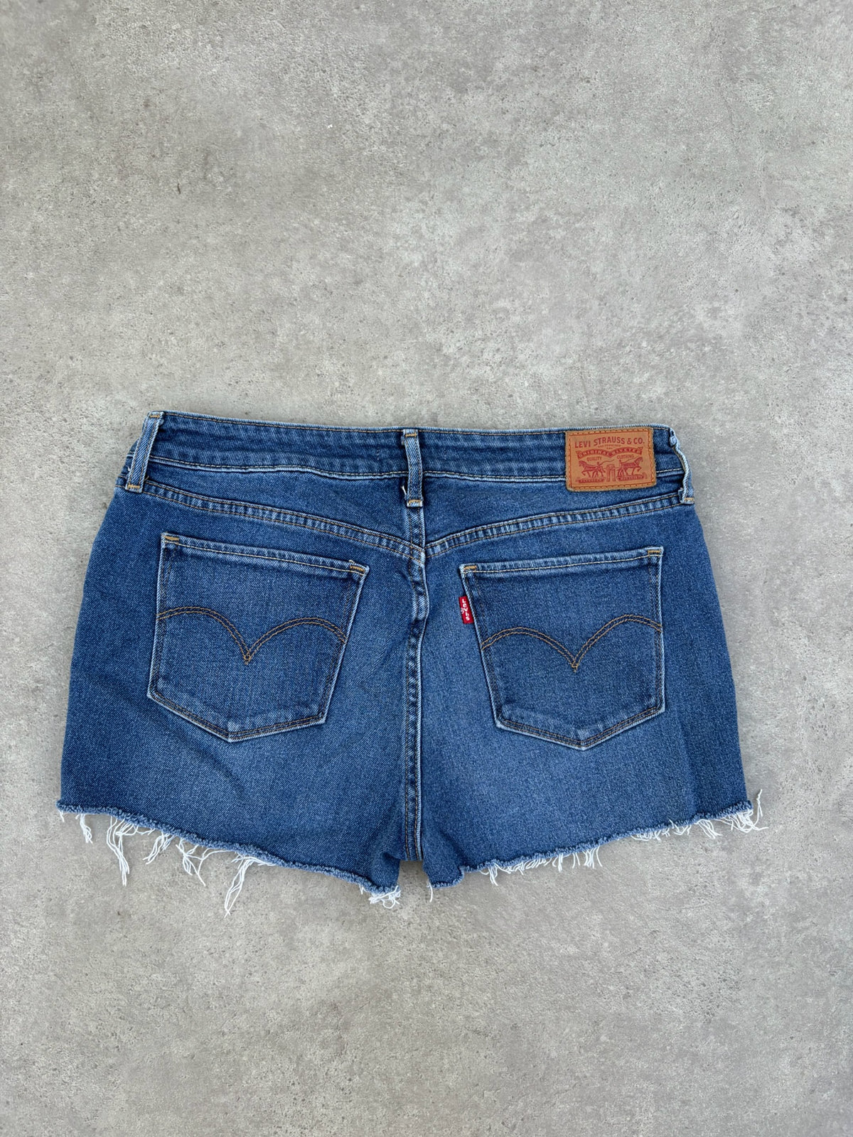 שורט ג'ינס Levi's 714 Straight וינטג׳ - 31 – שורט ג׳ינס וינטג׳ ליוויס, תמונה 2